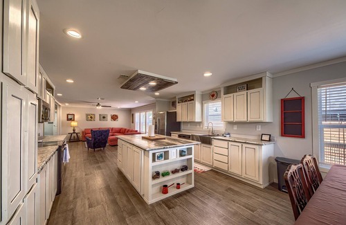 New Braunfels House | Twilight Point-Lake Dunlap waterfront, firepit, dock, pet friendly!