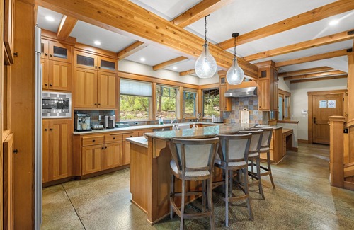 Ponderosa Palisades House | Twin Pine Retreat | Firepit, Garage & Hot Tub