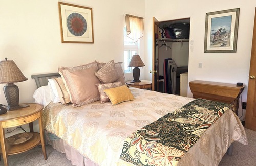 Topanga Bed & Breakfast | Two Beautiful Bedrooms & Private Patio with Morning Coffee & Tea Service