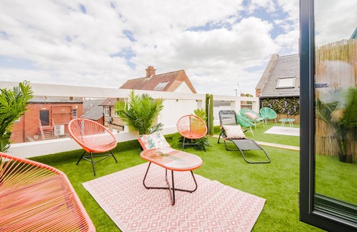 Market Harborough House | Two Bed Duplex Apartment with roof terrace- Ibiza Inspired Stylish Living