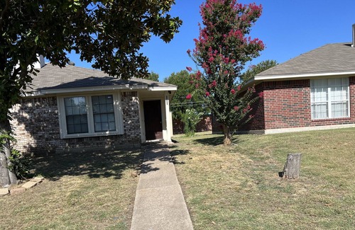 Southeast Arlington House | Two Bedroom and Two Bathroom