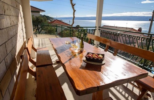 Jesenice Apartment | Two bedroom apartment with terrace and sea view Suhi Potok, Omiš (A-14555-a)