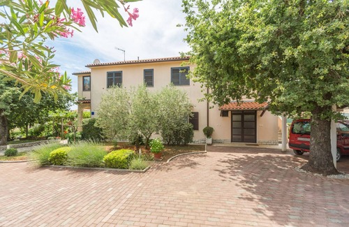 Kukci Apartment | Two bedroom apartment with terrace Kukci, Poreč (A-7166-a)
