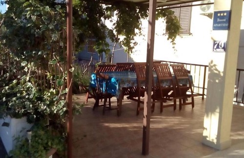 Podstrana Apartment | Two bedroom apartment near beach Podstrana, Split (A-14993-a)