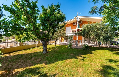 Privlaka Apartment | Two bedroom apartment near beach Privlaka, Zadar (A-18652-a)