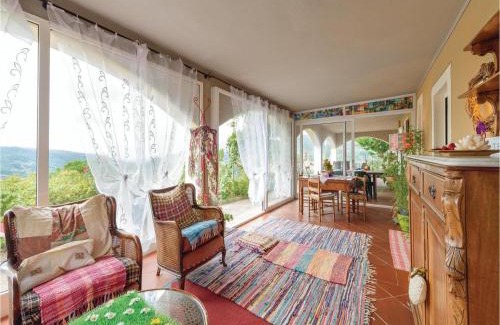Pescia Apartment | Two-Bedroom Apartment In Sorana Pescia Pt