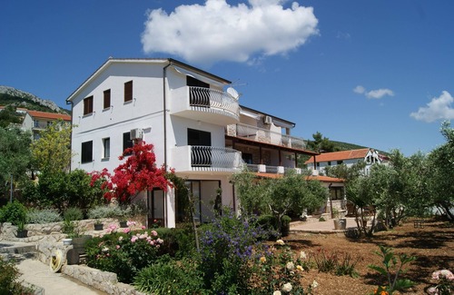 Zavala Apartment | Two bedroom apartment near beach Zavala, Hvar (A-553-e)