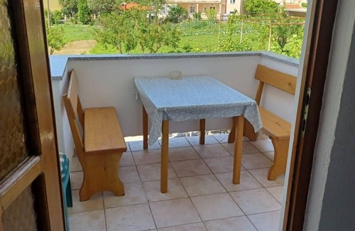Kampor Apartment | Two bedroom apartment near beach Kampor, Rab (A-22228-b)