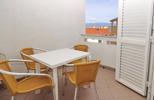 Baska Apartment | Two bedroom apartment with balcony and sea view Baška, Krk (A-18794-b)