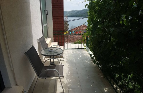 Marina Apartment | Two bedroom apartment with terrace and sea view Marina, Trogir (A-14191-a)