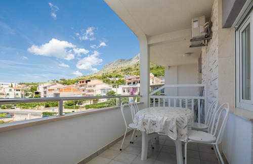 Omis Apartment | Two bedroom apartment with terrace and sea view Duće, Omiš (A-18155-b)
