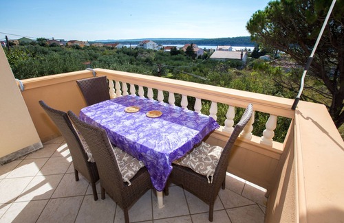 Barbat na Rabu Apartment | Two bedroom apartment with terrace and sea view Barbat, Rab (A-16245-b)
