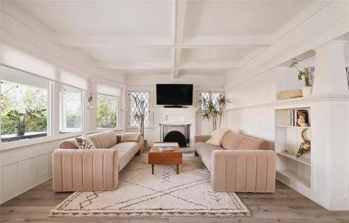 Venice Apartment | Two Bedroom Craftsman Bungalow in Venice