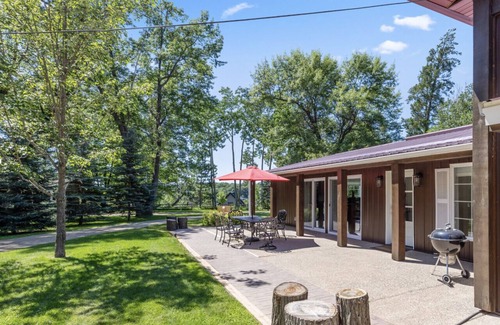 Nisswa House | Two-Bedroom House on 5-Acres with Outdoor Hot Tub, Sauna, and Tennis Court (plus extra cabin)
