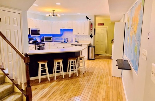 Federal Hill House | Two bedroom retreat near Baltimore Inner Harbor
