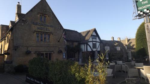 Offenham House | Two bedroom timber lodge Avonvale Holiday Lodges