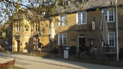 Offenham House | Two bedroom timber lodge Avonvale Holiday Lodges