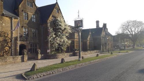 Offenham House | Two bedroom timber lodge Avonvale Holiday Lodges