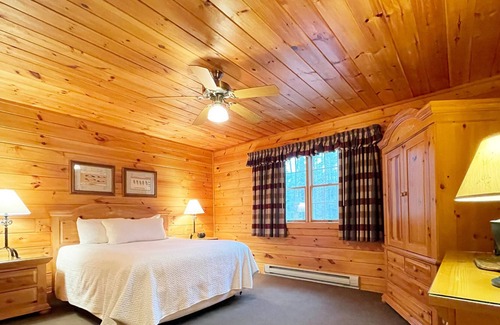 Reeders Cabin | Two-bedroom, two-bath log cabin boasts an incredible lake view