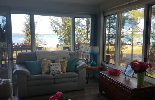 Higgins Lake House | Two bedroom waterfront
