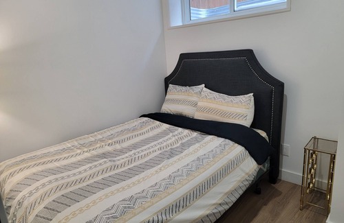Sherwood Park Apartment | Two Bedrooms Modern Cozy Suite