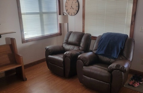 Custer House | Two Blocks from Downtown Custer-EAT, SHOP, EXPLORE