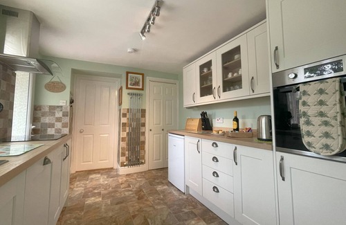 Keswick Cottage | Two Chimneys - sleeps 6 guests in 3 bedrooms