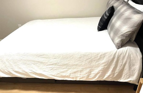 Northeast House | Two DC Rowhouses Large Groups Sleeps 21