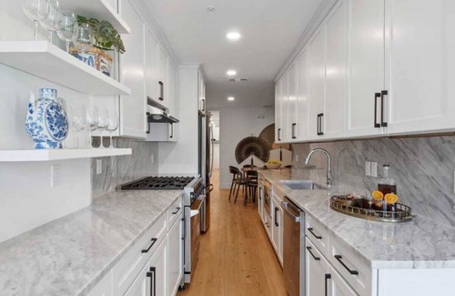 Central Business District Hotel | Two Expansive CBD Units Near French Quarter