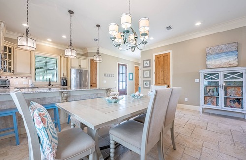 Villa Lago House | Two Golf Carts ~ Near Pool ~ Family Friendly