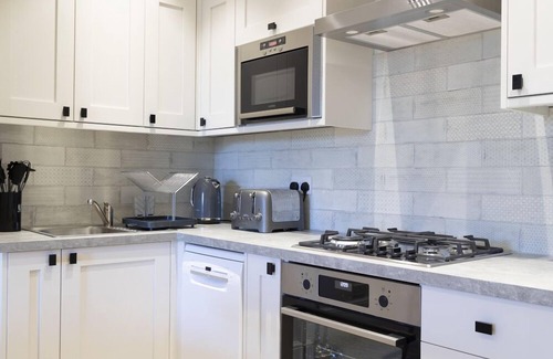 Shanklin Apartment | Two Hoots lower floor access via steps
