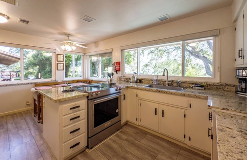 Mariposa House | Two Houses on 100 acres-Pool-2 Hot Tubs-45 Min to Yosemite Nat. Park