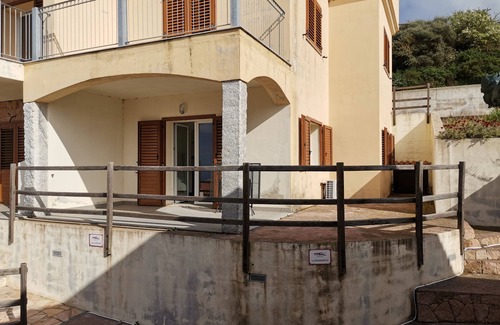 Trinita d'Agultu Apartment | Two-room sea view apartment with private courtyard area
