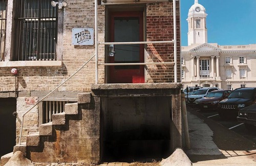 Downtown Apartment | Two Lanes Guesthouse - Historic Downtown Loft Apartment 45 miles S of Nashville