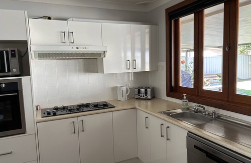 Callala Beach House | Two minute walk to white sandy beach with free wifi provided
