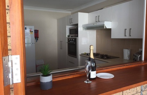 Callala Beach House | Two minute walk to white sandy beach with free wifi provided
