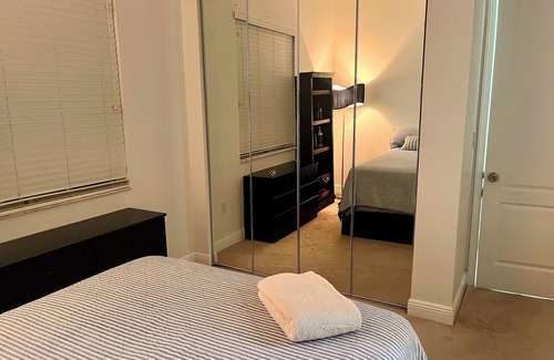 Riverside Park Apartment | Two rooms with private bathroom in shared house