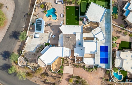 Gold Canyon House | TWO Water slides, Pickleball Court, mini golf, lawn Chess