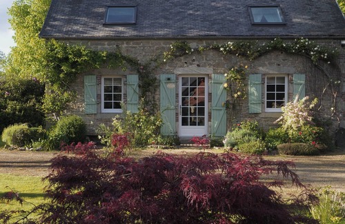 Le Cloitre-Saint-Thegonnec Cottage | Ty Ar Pennduig - Lovely restored stone cottage set in peaceful countryside