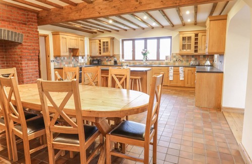 Caersws Cottage | TY BERLLAN, pet friendly, with hot tub in Caersws
