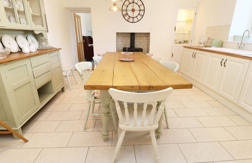 Pontypridd Cottage | Ty Ffarm at Gellilwch