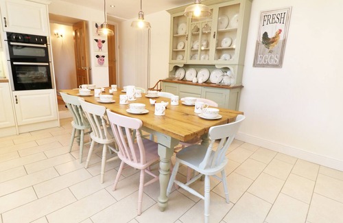 Pontypridd Cottage | Ty Ffarm at Gellilwch