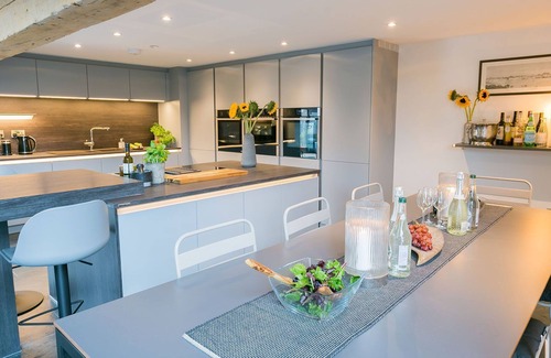 Llanddaniel Fab Cottage | Ty Meryl - a dog that sleeps 7 guests in 3 bedrooms