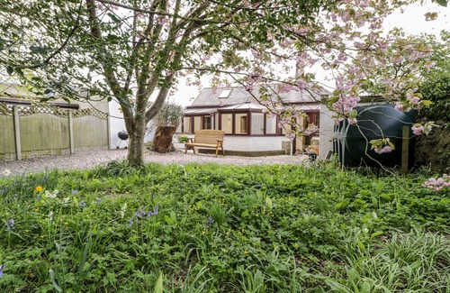 Llanddaniel Fab Cottage | TY TAID, with open fire in Llanddaniel Fab