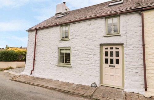Llansantffraed Cottage | TY TWT, pet friendly, country holiday cottage in Llanon