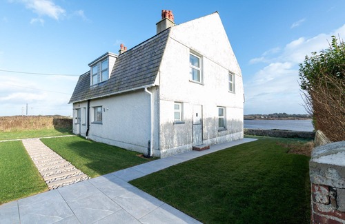 Rhosneigr House | Tyn Pwll: 5‑Bed Detached House Sleeping 10 in Rhosneigr | Managed by Anglesey Holiday Lettings