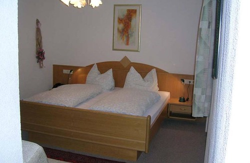Mutters Apartment | Type C double room with bath, WC, balcony - Guesthouse "Pension Nockspitz"