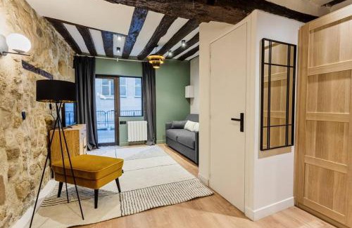 Arsenal Apartment | Typical Parisian Apartment in Le Marais#4 pers