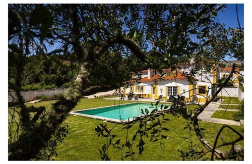 Santa Maria e Sao Miguel House | Typical Portuguese country house with pool 'Quinta do Pé Descalço'