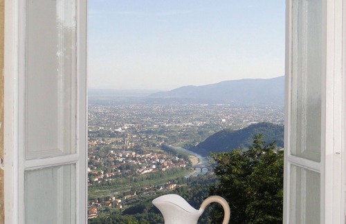 Nozanno Villa | Typical Tuscan villa with outstanding views sleeps 8 private pool 12 x 6 m.